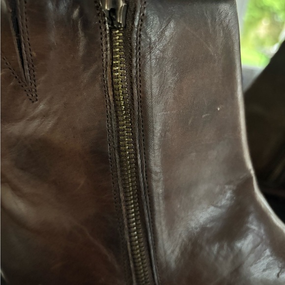 Frye Veronica Bootie dark brown NWT but zipper “ pull” is in need of repair - Picture 5 of 9